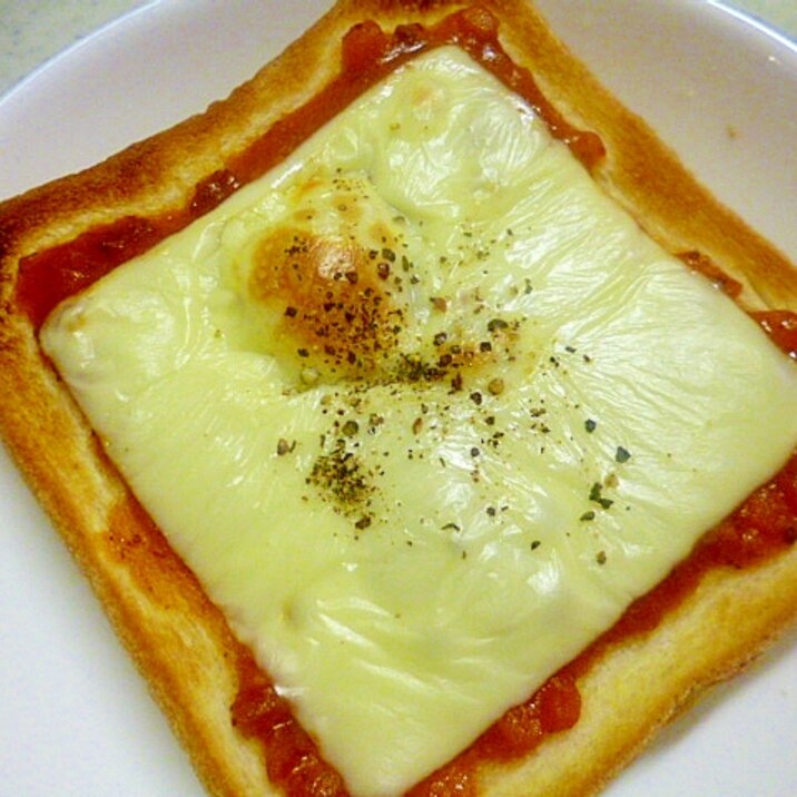 簡単♪朝ごパン♪ミートソースのせチーズトースト